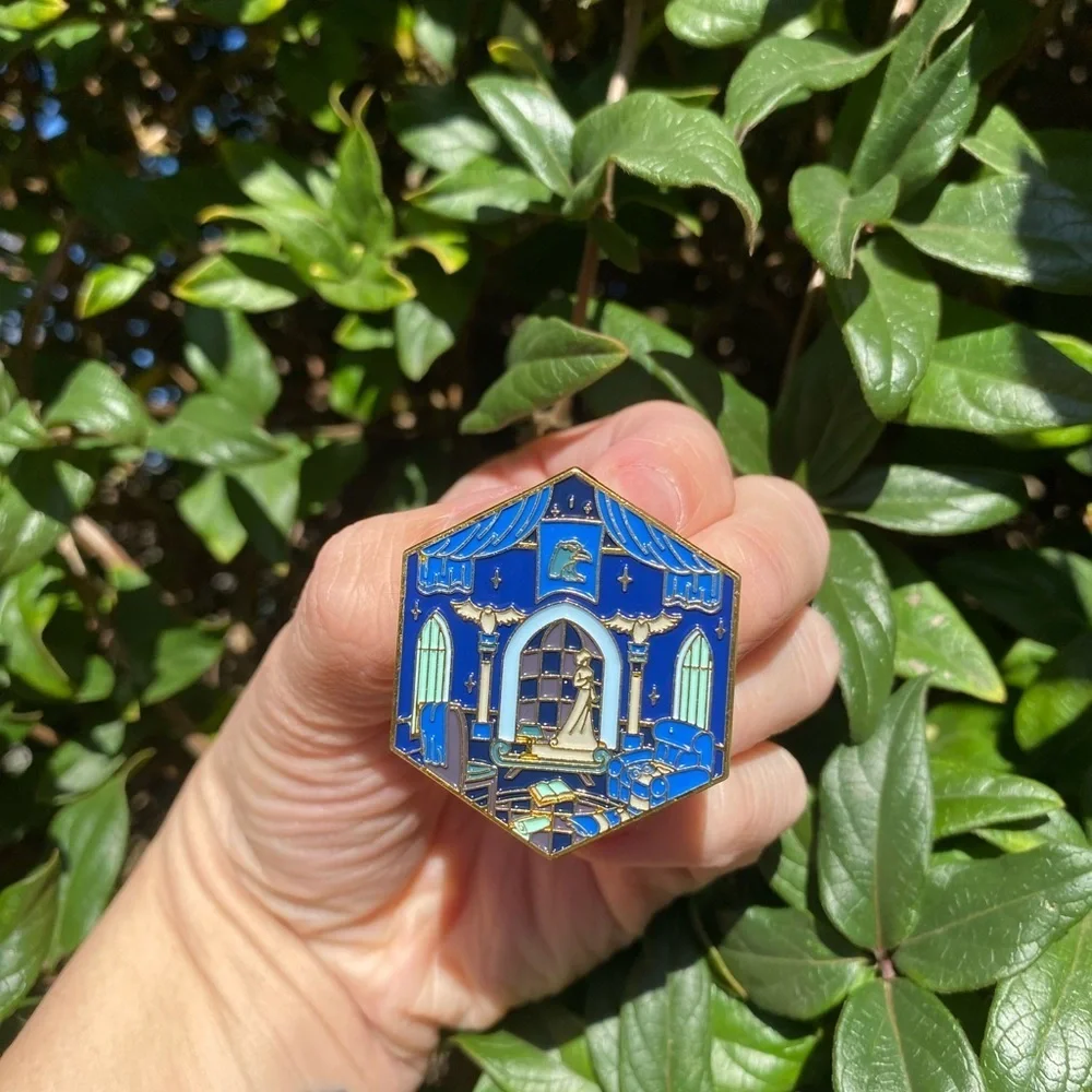 Harry Potter Ravenclaw Common Room Pin with Engraved Texture Details NWT